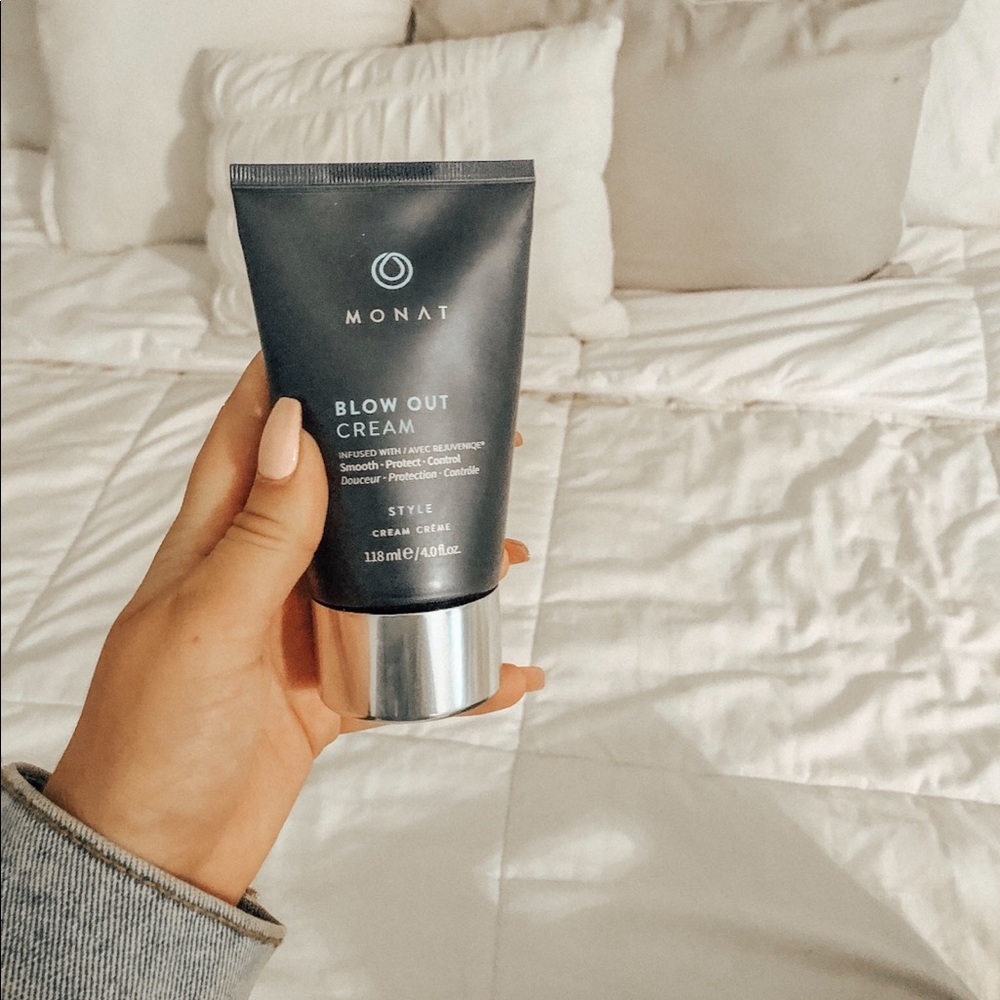 Monat blow out cream